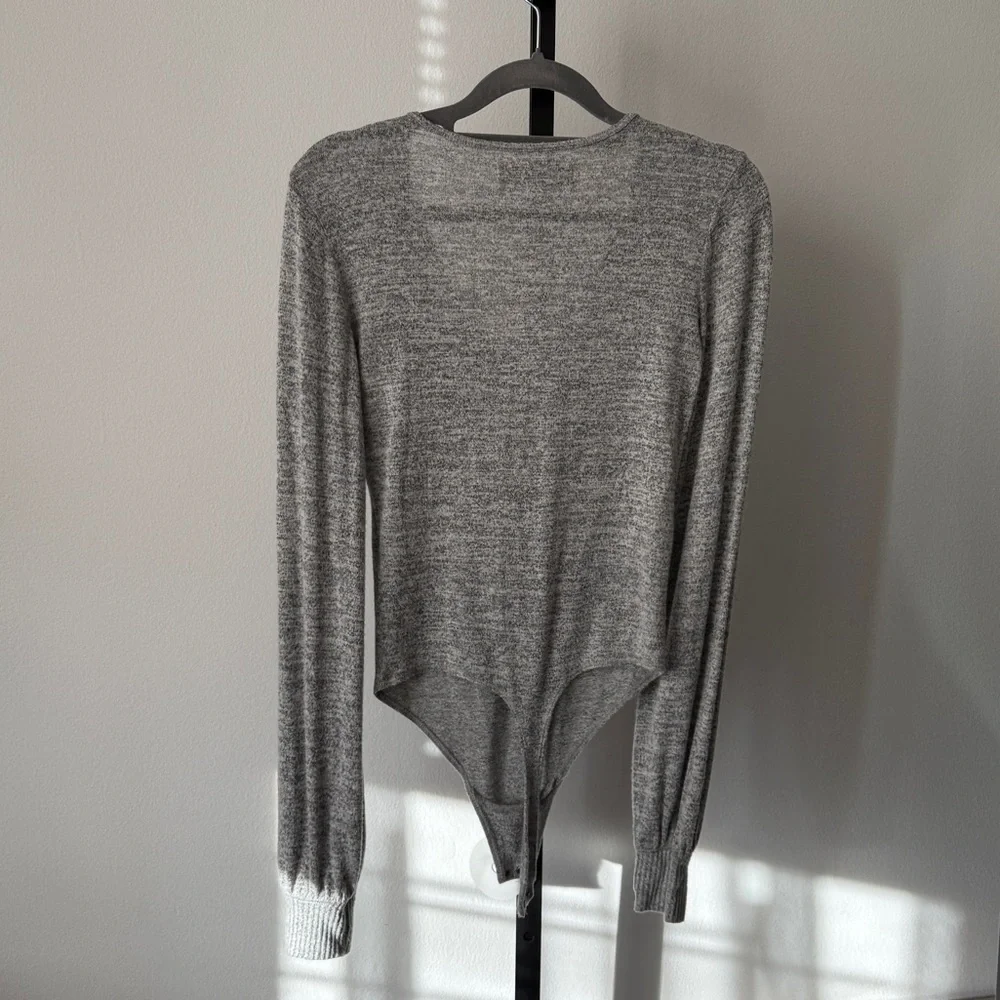 Abercrombie & Fitch Gray V-Neck Bodysuit Size XS - Picture 3 of 5